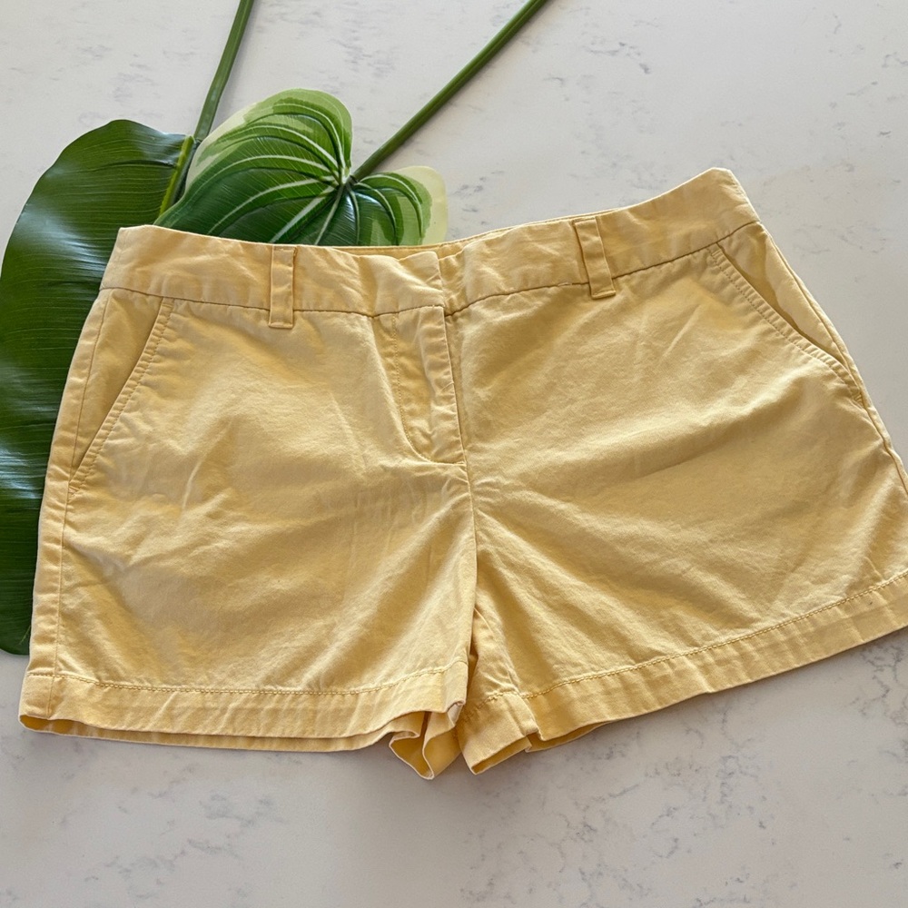 Loft Outlet butter yellow Cotton 4" short Sz. 6